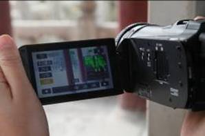 在拍摄过程中使用者可以打开示波器功能，从中完成曝光过程的监控。