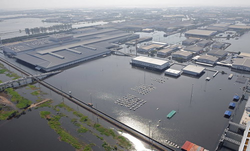 工厂变汽车坟场 本田泰国工厂千辆车被拆