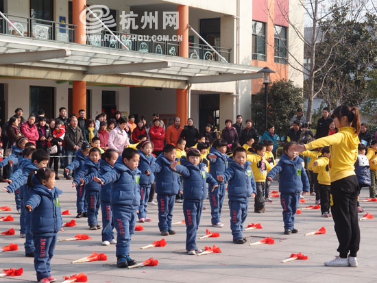 幼儿园亲子运动会欢乐开赛(图)