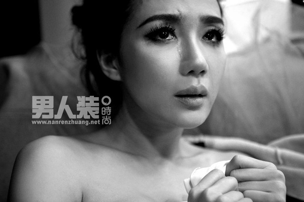 盘点2011年《男人装》年度封面大片,其中有一个有主题是"性感美女被
