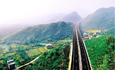 我省南部的道县,江华县,江永县等瑶族聚集区迎来当地第一条通车的高速