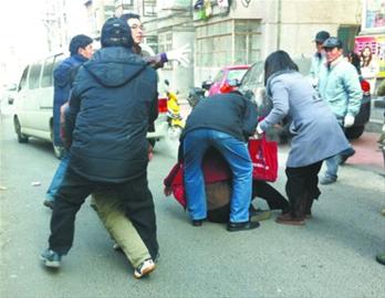 昨日早7时许，大连市沙河口区一户居民被发现煤气中毒，三代5口遭遇不幸。
