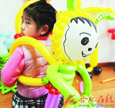 这气球书包,背上可真拉风