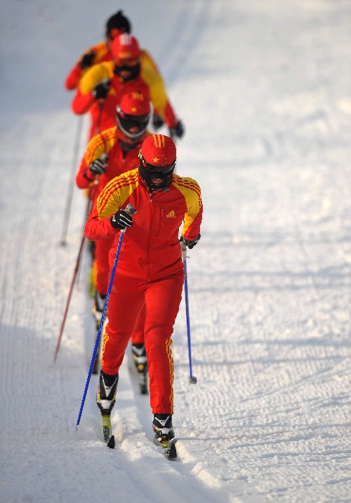 图文:[冬运会]北大壶雪场备战忙 越野滑雪训练