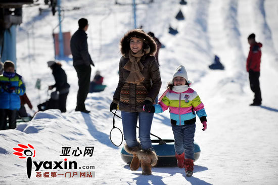 元旦小长假 新疆六大滑雪场揽客6万人次(组图)