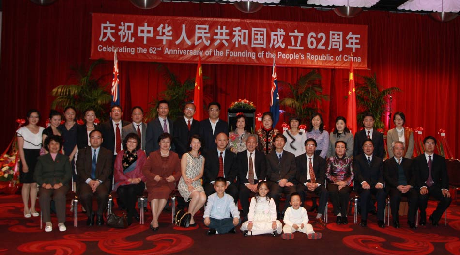 中国驻墨尔本总领事施伟强携馆员向全国人民致以新春祝福(组图)