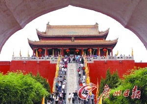途经开封,可以欣赏众多古迹
