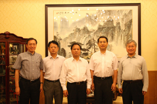 中国政府南极代表团拜访中国驻智利大使馆(图