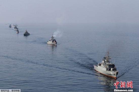 2012年1月3日，在代号为“守卫90”的海上军事演习最后一天，伊朗在南部海域举行了海上阅兵。