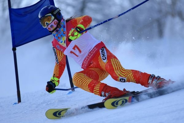 组图:冬运会雪山项目启动 女子大回转李洋夺冠