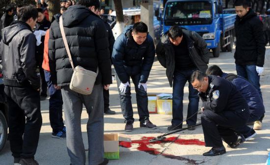 南京发生一起抢劫案 提款人遭枪击身亡(组图)