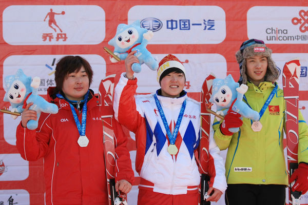 图文:冬运会高山滑雪 高山滑雪全能女子前三名