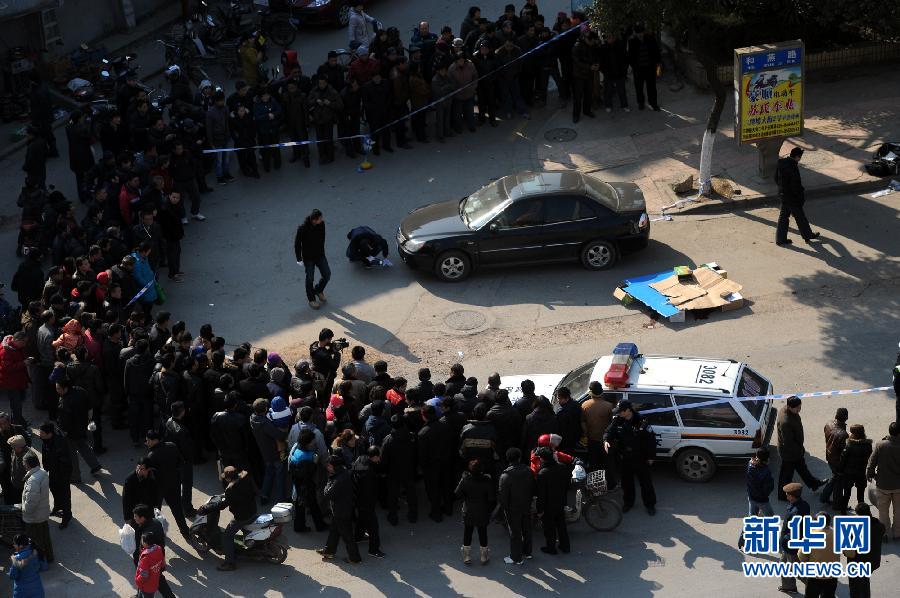 南京发生一起抢劫案 提款人遭枪击身亡(组图)