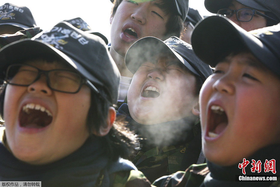韩国中小学生数九寒天赤膊冬训(组图)