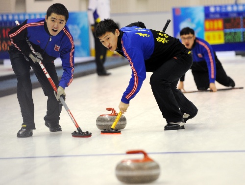 图文:[冰壶]男子冰壶第七轮赛况 郭文利李广旭