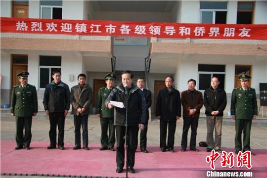 镇江市侨界人士组团赴武警镇江训练基地慰问官兵(组图