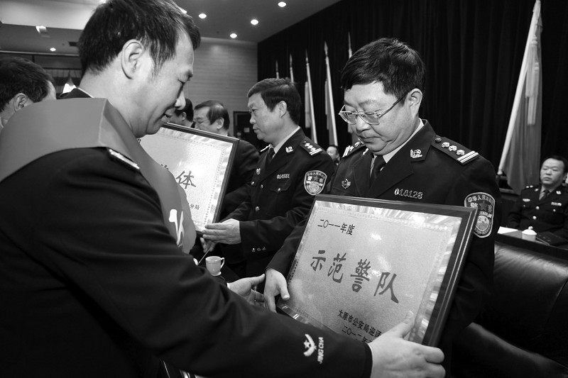 太原市公安局迎泽分局举行2011年度总结表彰