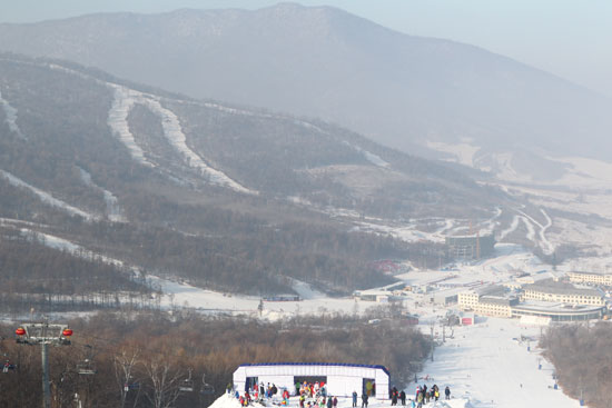 滑雪场感受冬运魅力 北大湖见证健儿精彩(组图)