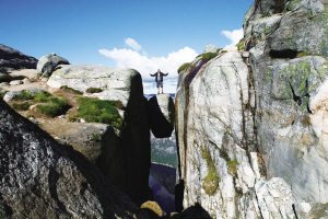 挪威奇迹石:最让人腿软的景点(图)