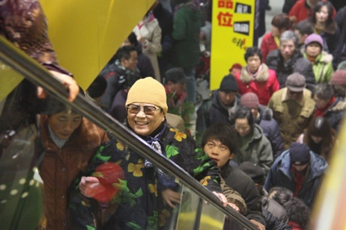 天兰尾货惠民商场带热苹果园地铁站商圈(组