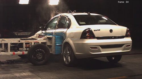 长安E30纯电动车安全碰撞测试创五星佳绩