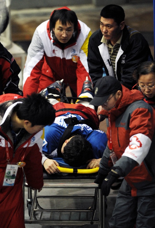 受伤后被抬出场地-冬运会,齐齐哈尔市,代表队,