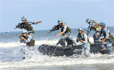 中国海军陆战队演练海上突击