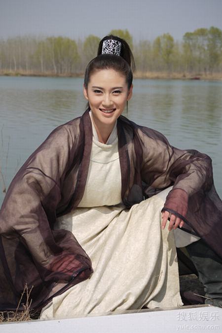 赵柯《卜案》女扮男装图片