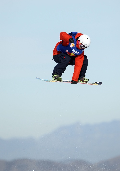 图文:红牛南山滑雪公开赛 通泰里在比赛中
