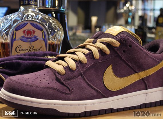 Nike SB Dunk Low Pro“Crown Royal” 滑板鞋