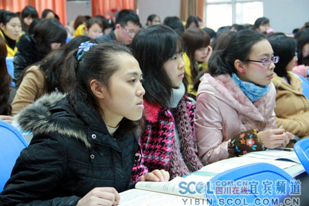 宜宾:南溪区对大学生村干部与西部志愿者进行培训(组图)图片