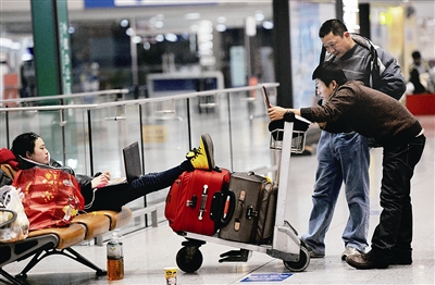 首都机场客流增 登记安检需时间 早班乘客提前