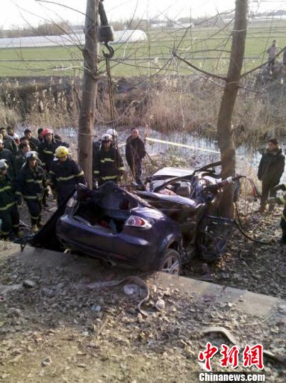 204国道盐城便仓境内发生车祸 3人死亡2人受伤(图)