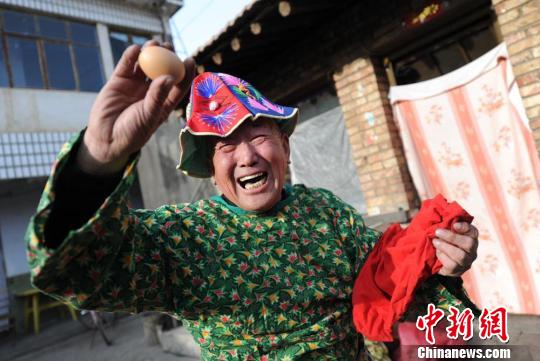 我在农村日老太太海报素材 > 喜欢玩老太太 > 农村人 ...