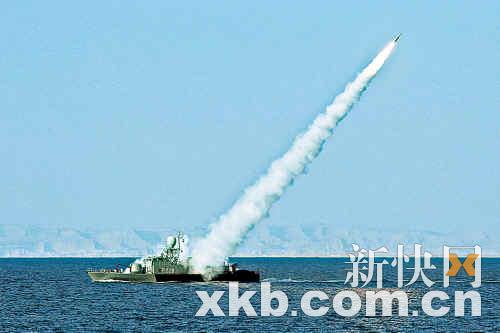 1月1日，伊朗海军在“守卫90”的大规模军事演习中发射一枚导弹。