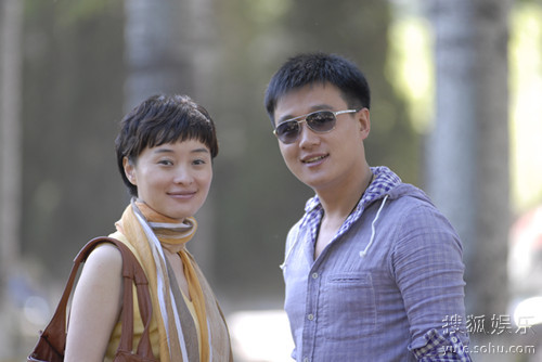 吴越和佟大为在电视剧《远远的爱》中亲密合作