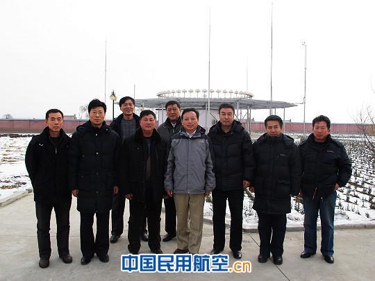 1月16日,技术东北空管局王伟副局长在民航v技术中心王军副主任,黄黎明毛绒玩具抱心兔图片