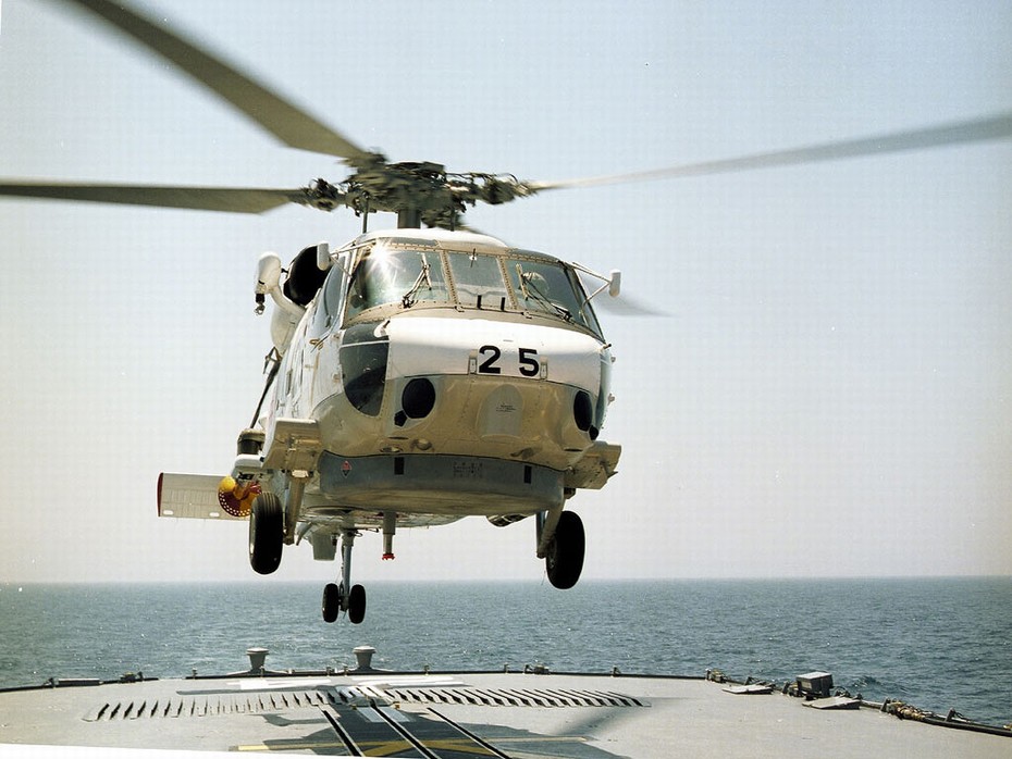 日本海自新年直升机训练