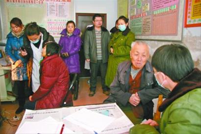 1月10日上午,盘锦市卫生局举行了隆重的医疗扶贫下乡集中行动启动仪式