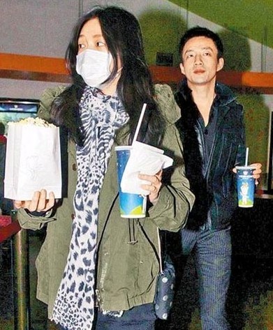 大s患感冒憔悴陪汪小菲外出 谈孕事:随缘吧