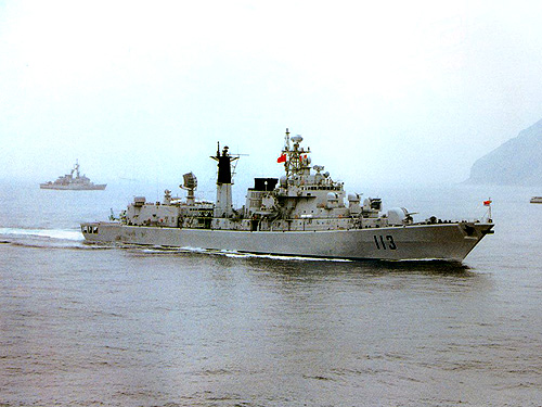 在海军东海舰队司令员聂奎聚率领下,从上海吴淞军港起航,应邀赴