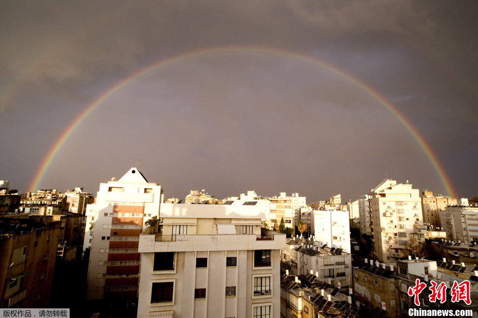 以色列内坦亚 两道彩虹出现在这地中海城市上