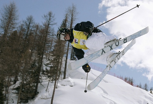 图文:滑雪运动员萨拉·伯克去世 比赛精彩时刻