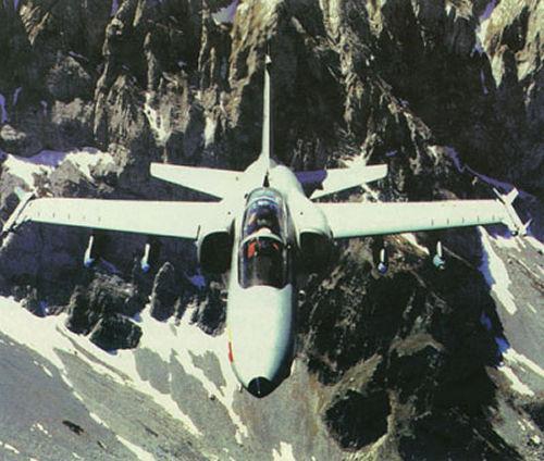 70年代中期,意大利提出研制攻击机g91r,g91y和战斗