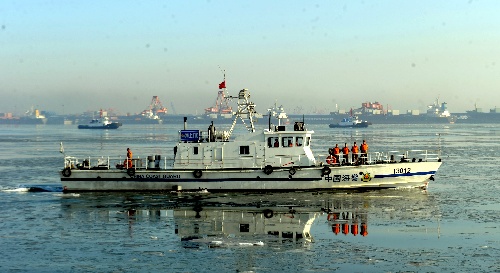 组图:河北海警支队官兵在海上坚守岗位保平安