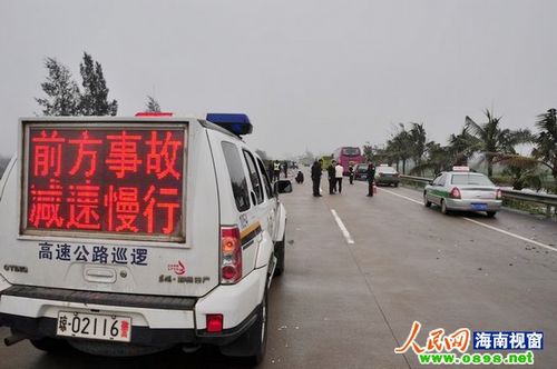 海南文昌屯昌县境内先后发生两起车祸 致6人身亡(组图