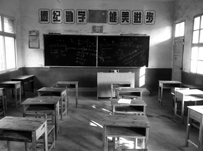 湖北农村小学缺钱缺人老师称谈论工资称受屈辱