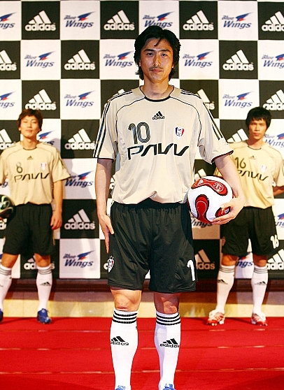 回顾安贞焕14年足球生涯 长发飘逸金球成名(图)