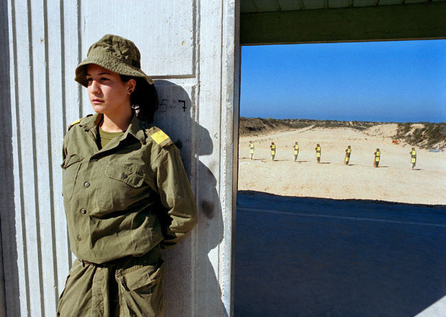 旅行以色列 女兵已成沙场尤物(组图)