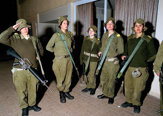 旅行以色列 女兵已成沙场尤物(组图)